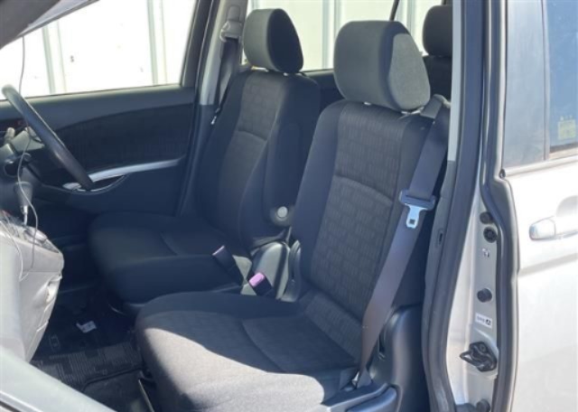 TOYOTA ISIS PLATANA (2013) – 7 SEATER FAMILY VAN