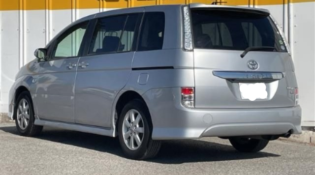 TOYOTA ISIS PLATANA (2013) – 7 SEATER FAMILY VAN