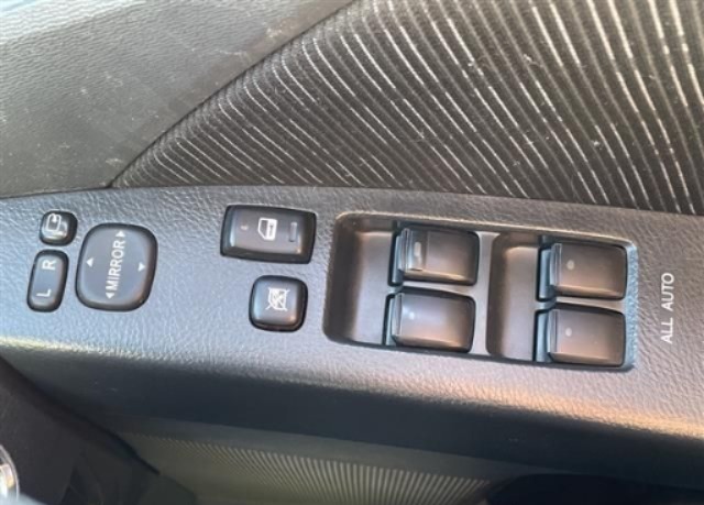 TOYOTA ISIS PLATANA (2013) – 7 SEATER FAMILY VAN